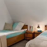 Kleine Binsenjungfer - Mit Sauna Und Kamin Fuer 6 Personen * Pepelow