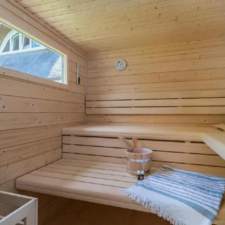 Kleine Binsenjungfer - Mit Sauna Und Kamin Fuer 6 Personen Pepelow